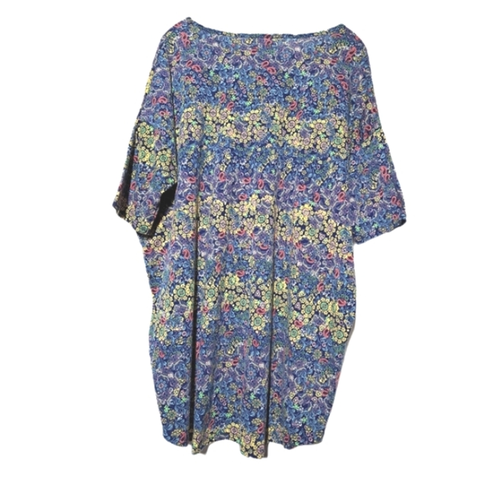 Tunic with Throwback Pattern - Picture 2 of 3
